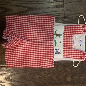 Gingham smocked shortall, golf.